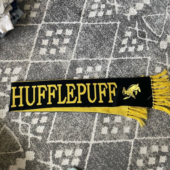Hufflepuff scarf - Picture 3 of 3